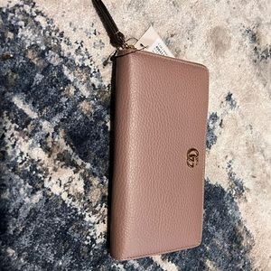 Brand new rose color wallet ! 100% authentic